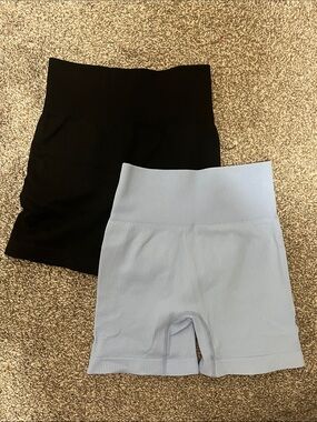 Black & Light Blue High-Waist Ribbed Bike Shorts - Women